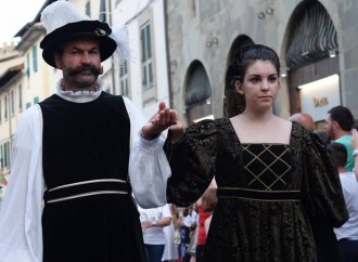 Pistoia celebra San Jacopo con la processione dei ceri e il tradizionale corteggio