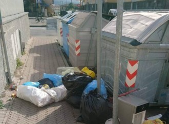 Genitori a Pescia preoccupati protestano per le condizioni igienico-sanitarie vicino alla Stazione ferroviaria