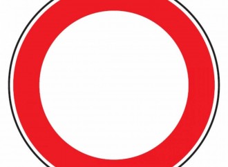 Viabilità, giovedì 18 maggio in un tratto di via de' Rossi divieto di transito per sosta di un autocarro